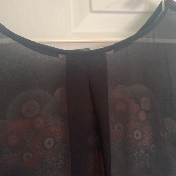 Sheer blouse with cuffed sleeves - Picture 3 of 5